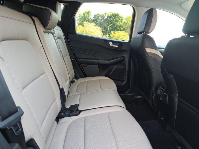 2022 Ford Escape Titanium photo 18