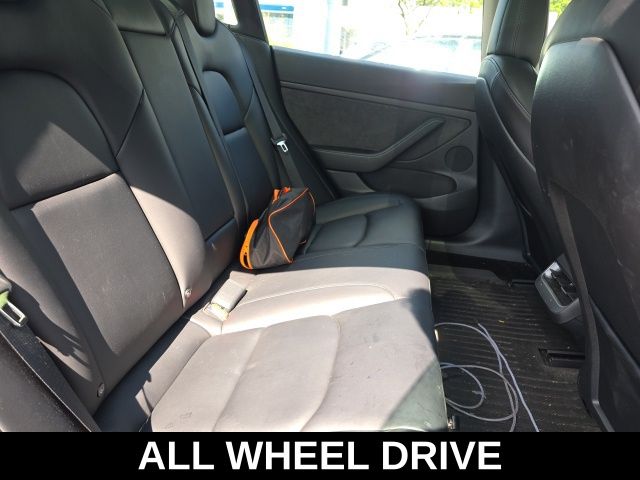 2022 Tesla Model 3 Long Range photo 9