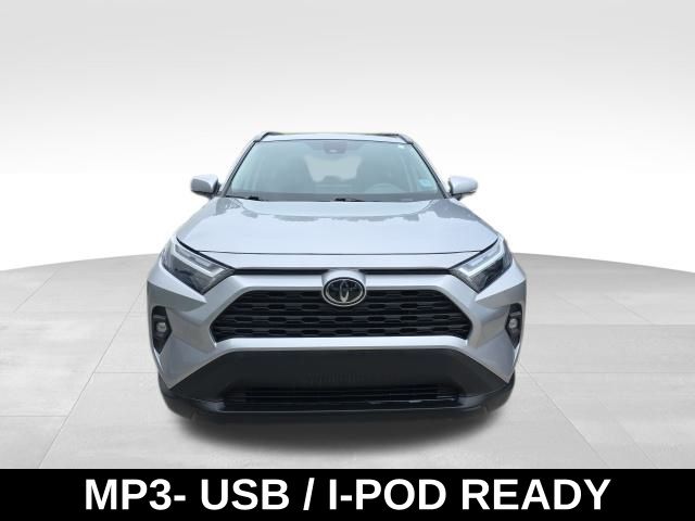 2022 Toyota RAV4 XLE Premium photo 3