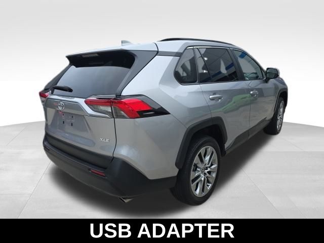 2022 Toyota RAV4 XLE Premium photo 4