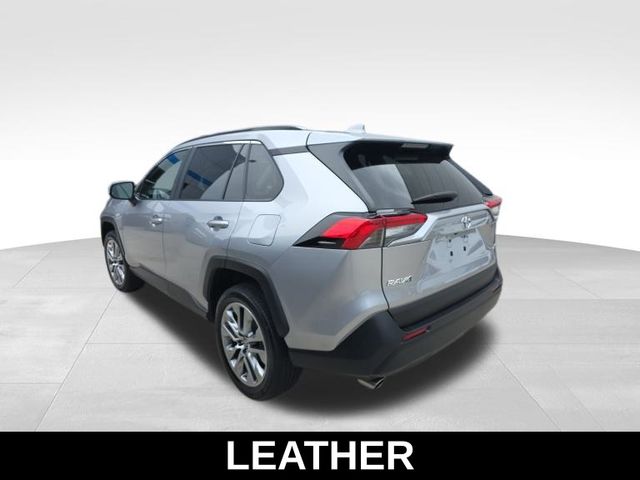 2022 Toyota RAV4 XLE Premium photo 5