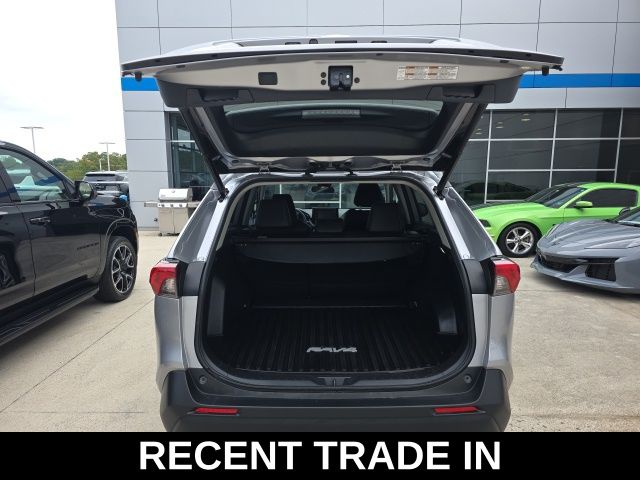2022 Toyota RAV4 XLE Premium photo 7
