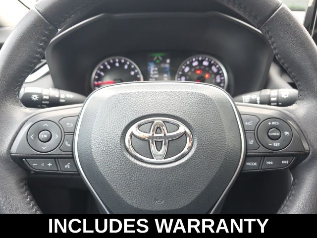 2022 Toyota RAV4 XLE Premium photo 9