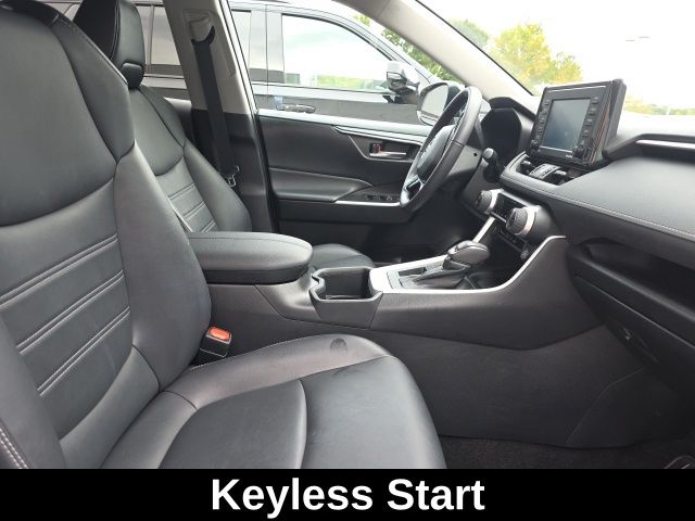 2022 Toyota RAV4 XLE Premium photo 16