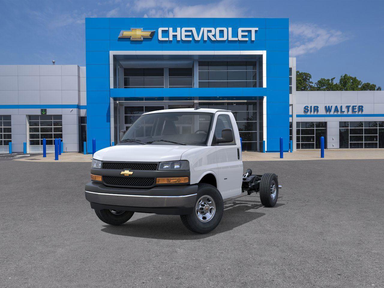 2025 Chevrolet Express Cutaway Work Van photo 4