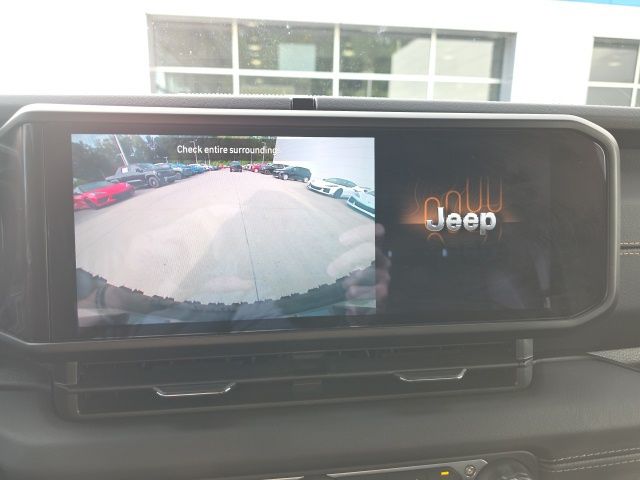 2024 Jeep Wrangler Sahara photo 11