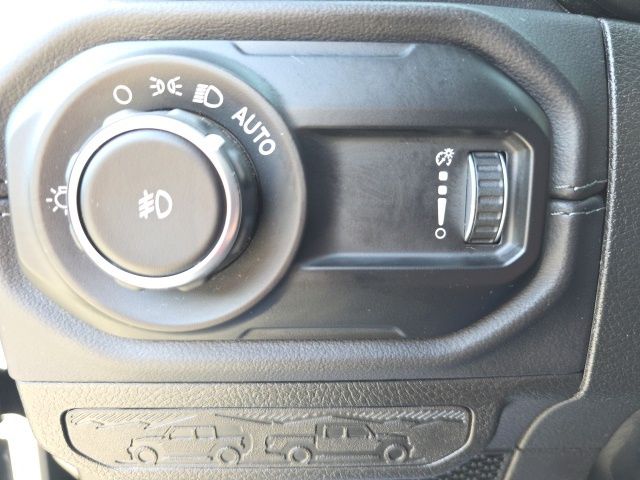 2024 Jeep Wrangler Sahara photo 14