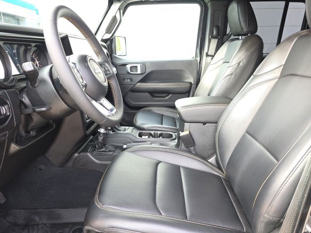 2024 Jeep Wrangler Sahara photo 17