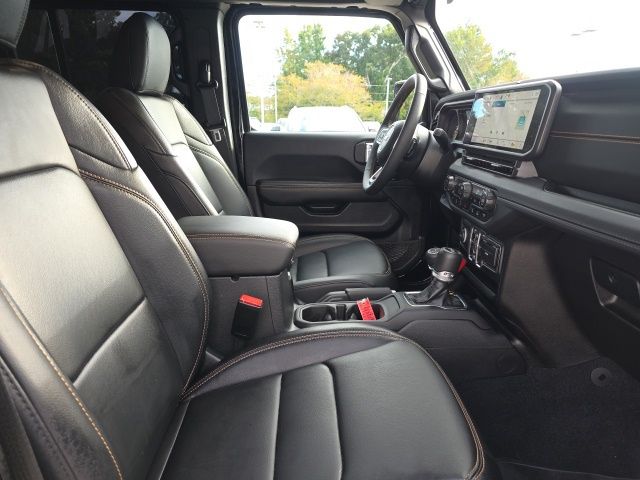 2024 Jeep Wrangler Sahara photo 18