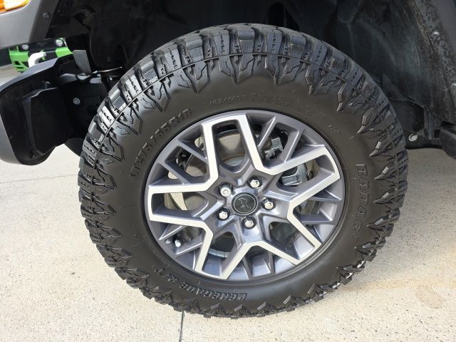 2024 Jeep Wrangler Sahara photo 25