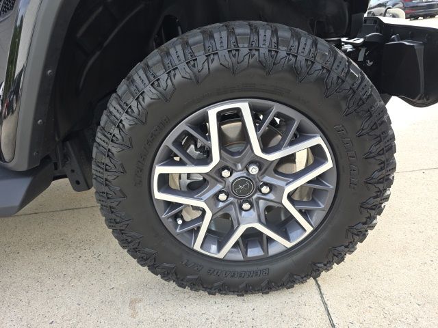 2024 Jeep Wrangler Sahara photo 26