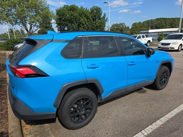 2021 Toyota RAV4 LE photo 2