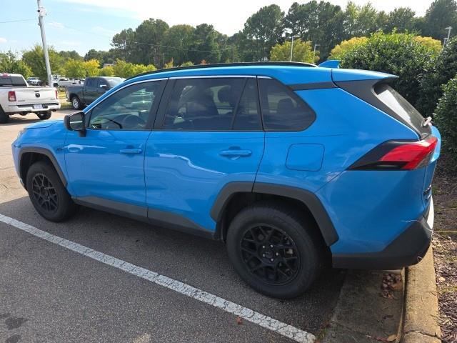 2021 Toyota RAV4 LE photo 3