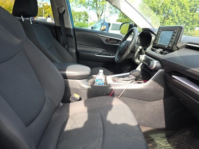 2021 Toyota RAV4 LE photo 6