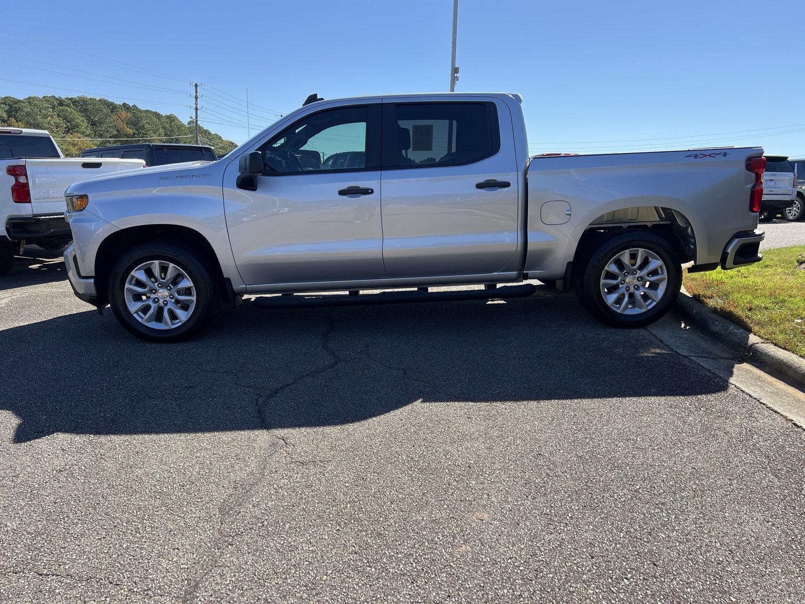 2022 Chevrolet Silverado 1500 Custom photo 2