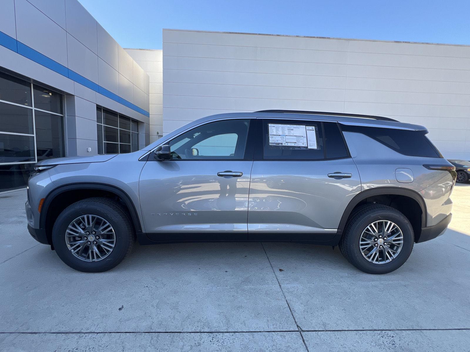 2026 Chevrolet Traverse photo 2