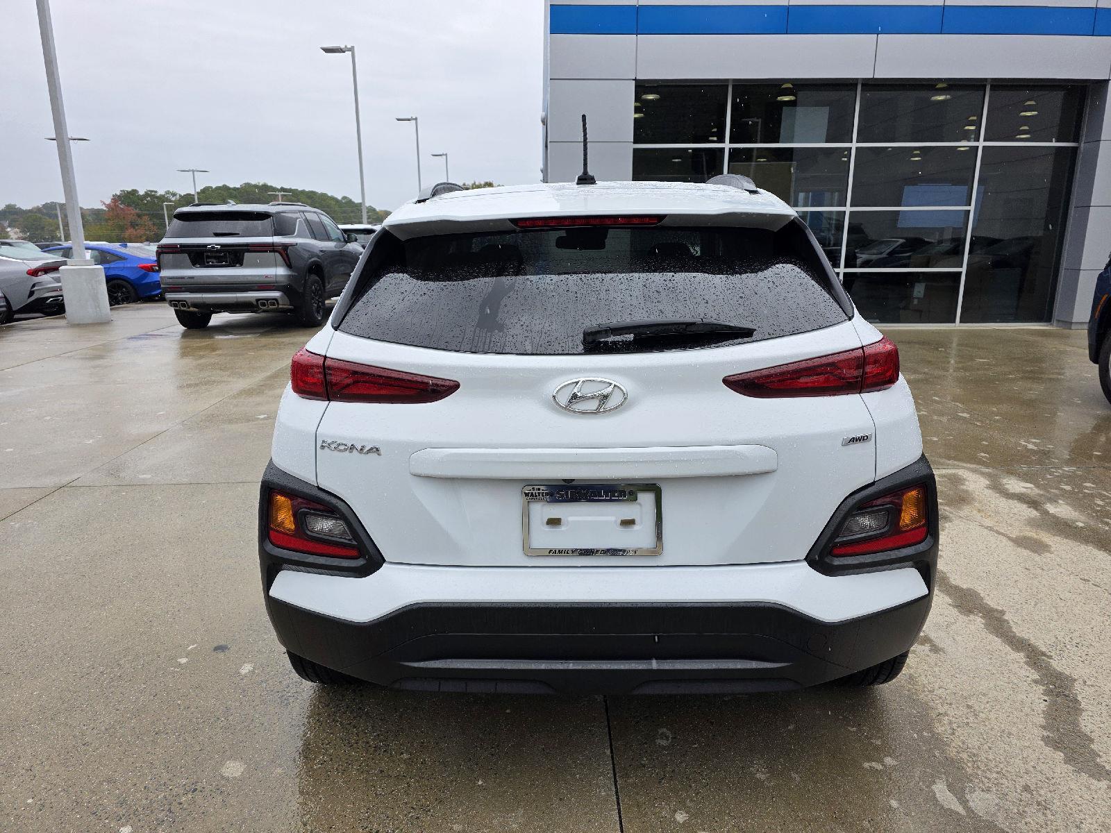 2021 Hyundai Kona SEL photo 3