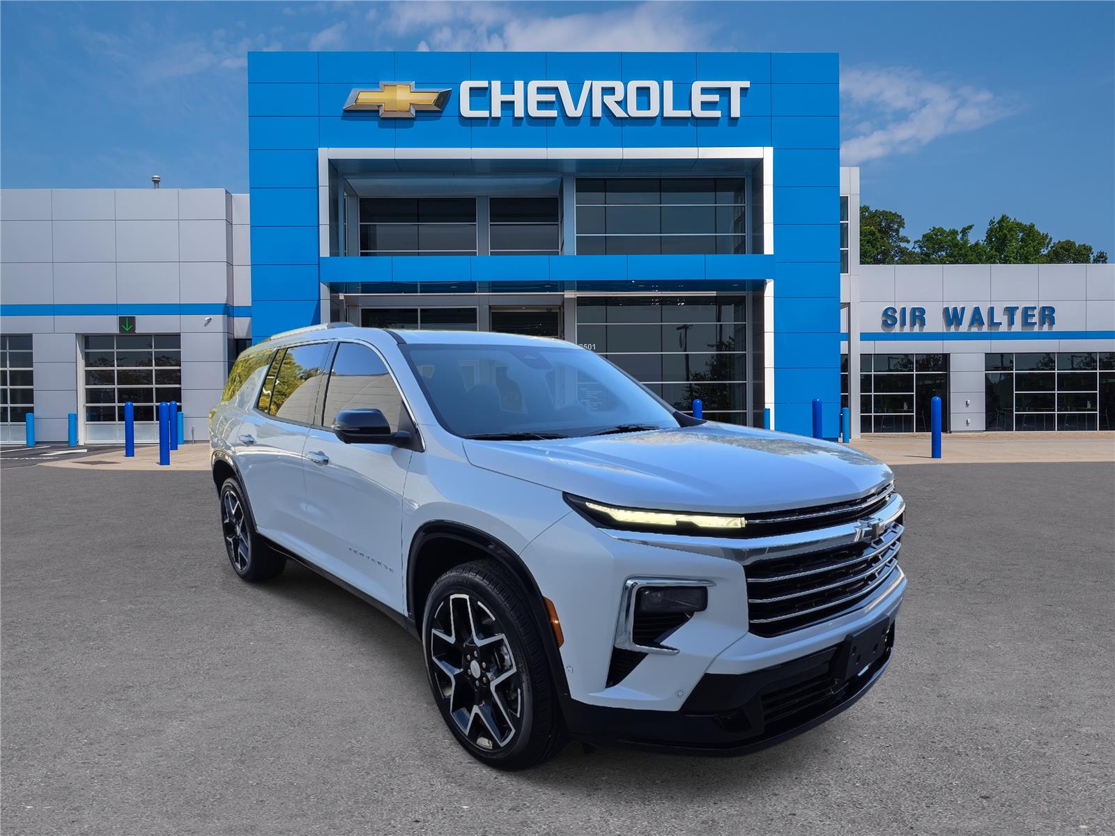 2026 Chevrolet Traverse High Country photo 2