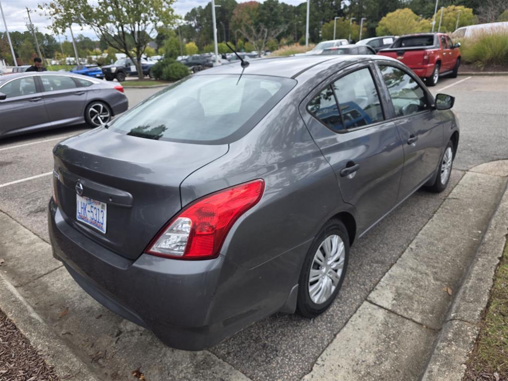 2018 Nissan Versa Sedan S photo 3