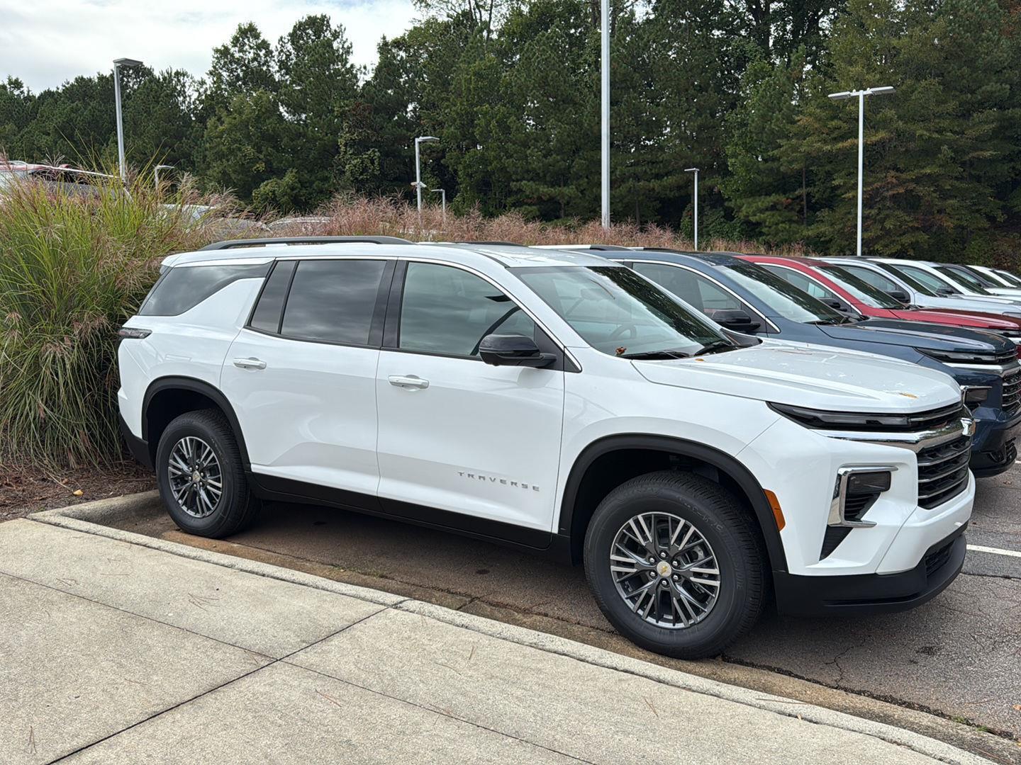 2026 Chevrolet Traverse photo 2