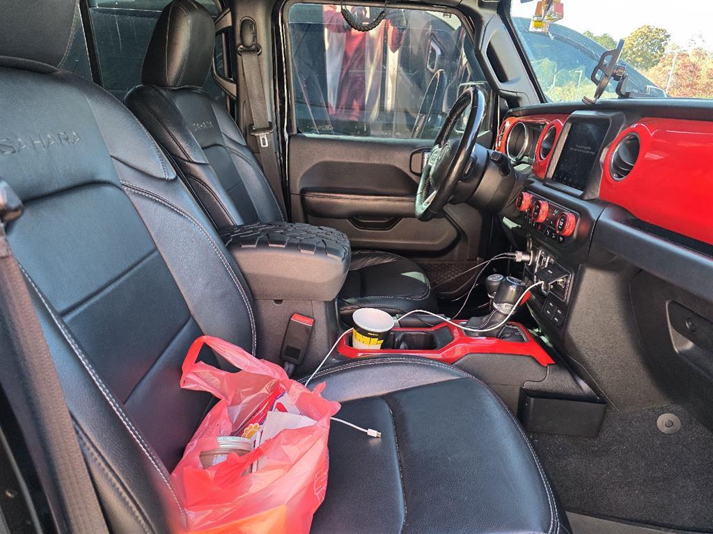 2018 Jeep Wrangler Unlimited Sahara photo 2