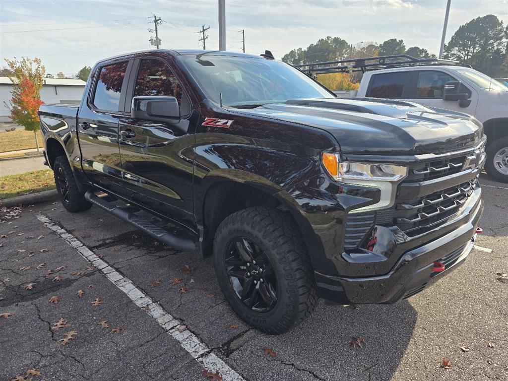 2022 Chevrolet Silverado 1500 LT Trail Boss photo 2