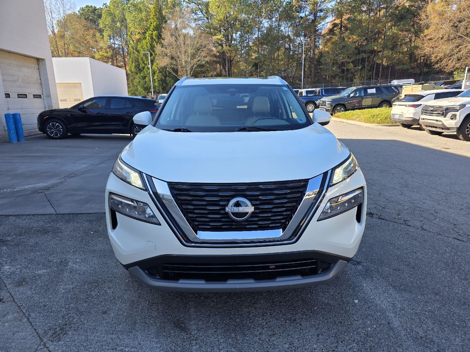 2023 Nissan Rogue SV photo 2