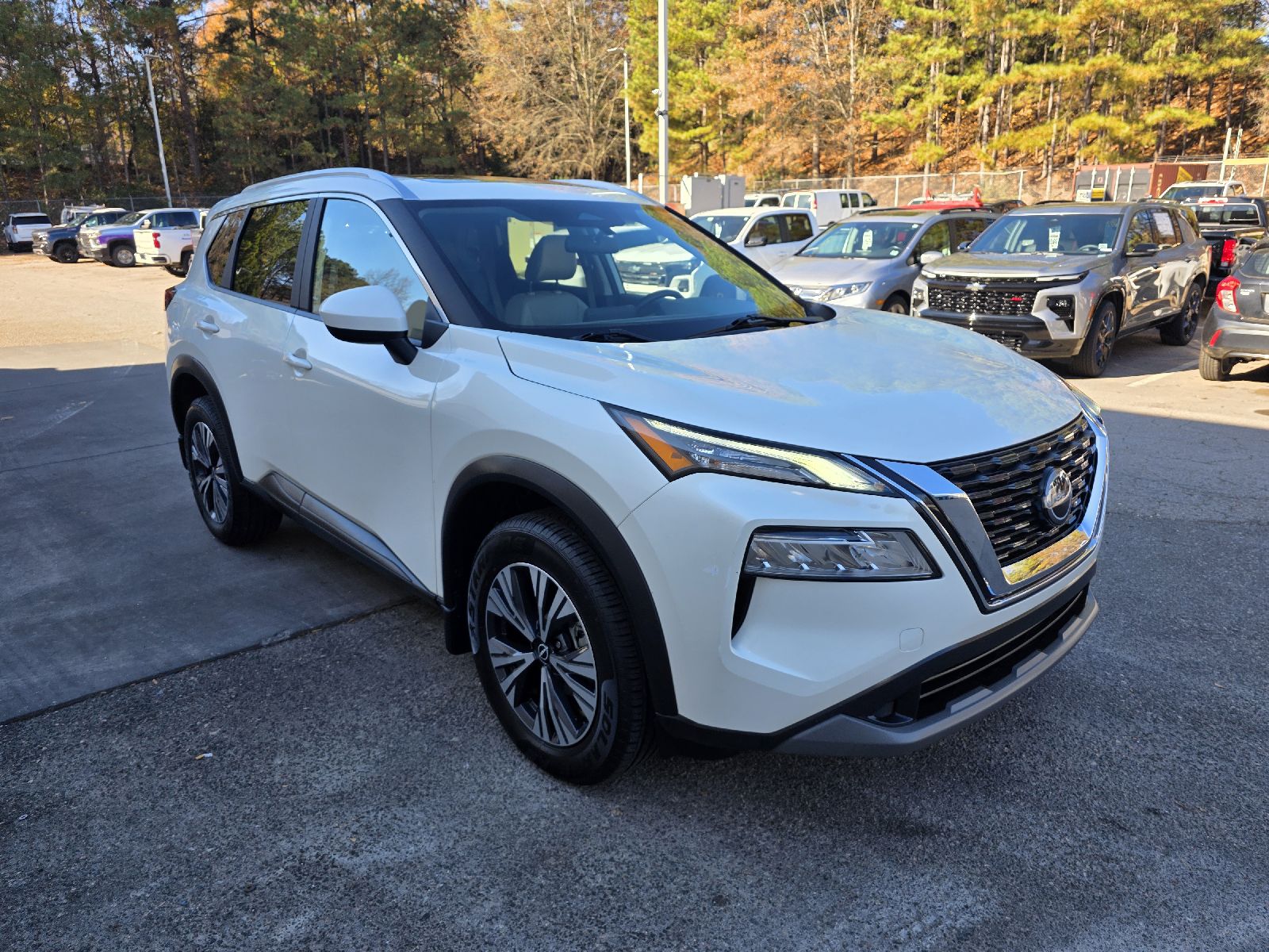 2023 Nissan Rogue SV photo 3