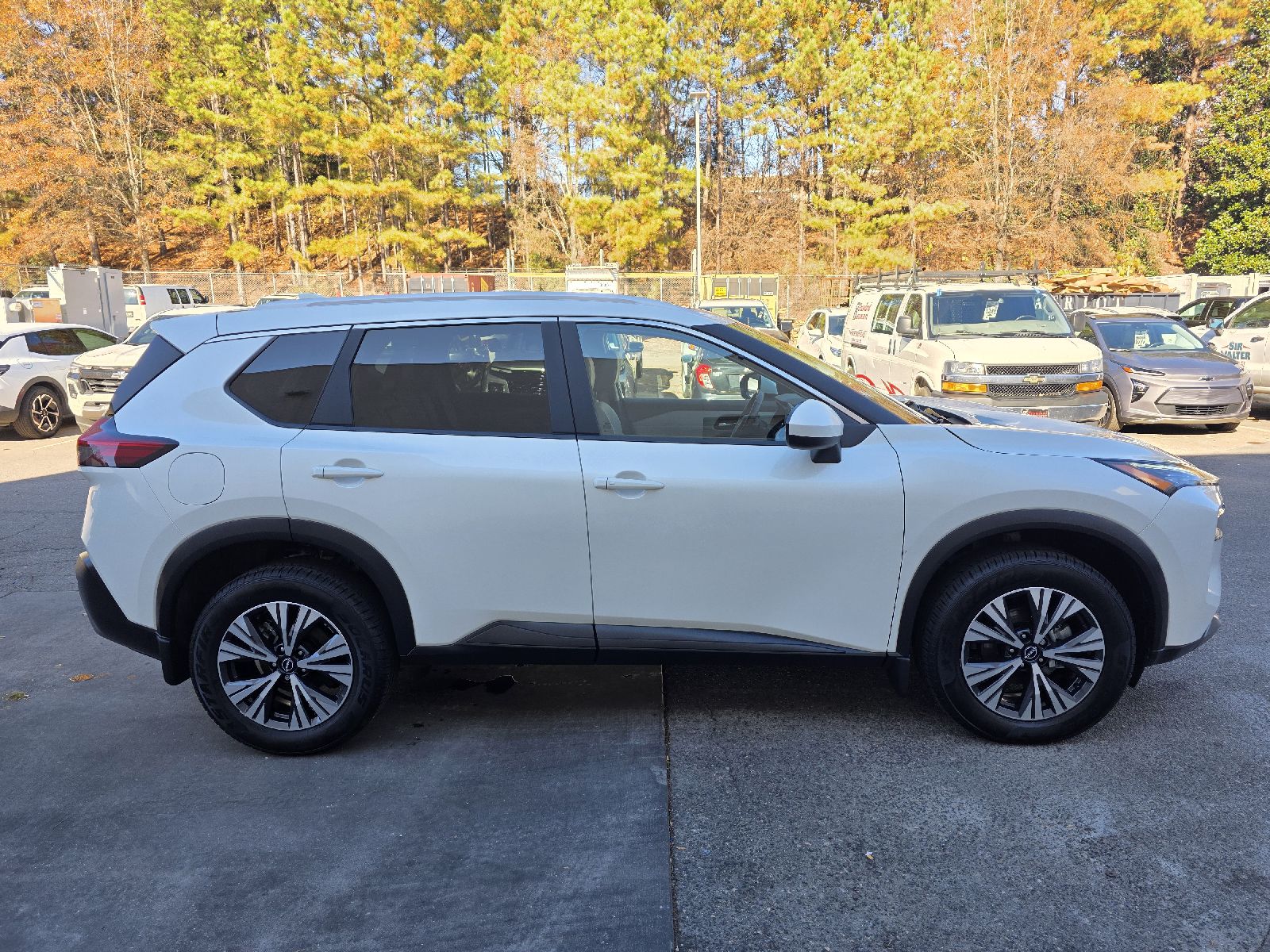 2023 Nissan Rogue SV photo 4