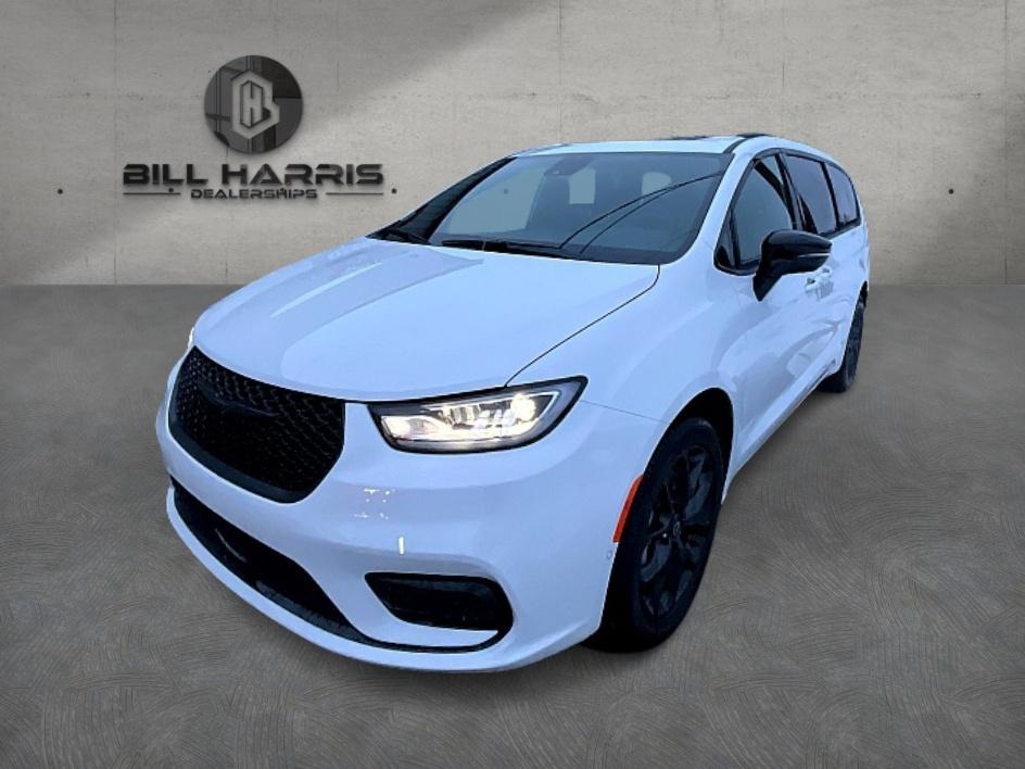 2026 Chrysler Pacifica Limited's photo