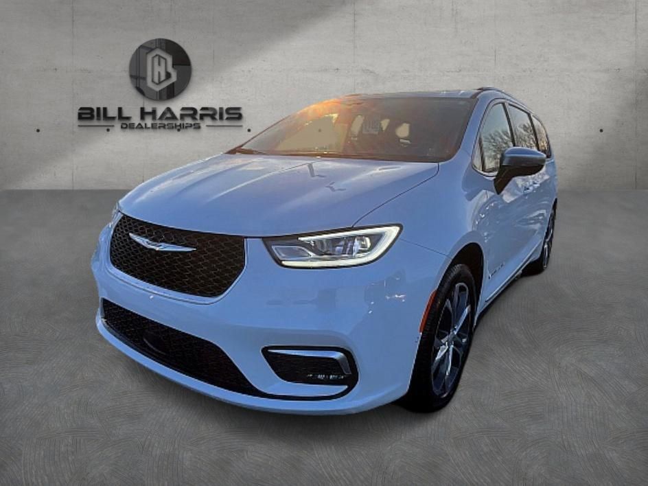 2026 Chrysler Pacifica Pinnacle AWD's photo