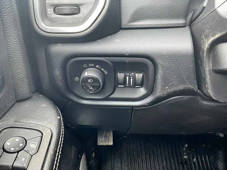 2026 RAM 3500 Chassis Big Horn - Photo 15