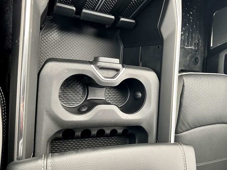 2026 RAM 3500 Chassis Big Horn - Photo 23