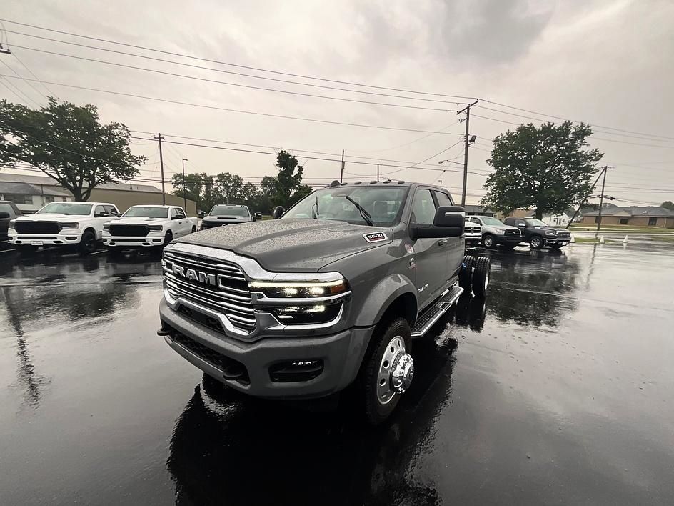2026 RAM 5500 Big Horn 4X4 Crew Cab DRW 173" WB's photo
