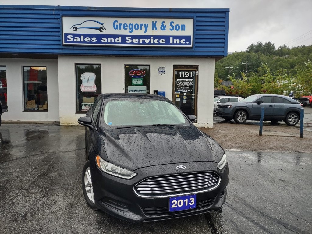 2013 Ford Fusion SE (B220) Main Image