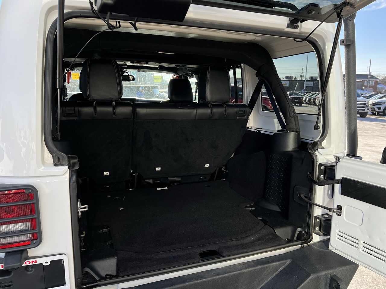 2018 Jeep Wrangler JK Unlimited Sahara - P20791 Mobile Image 20