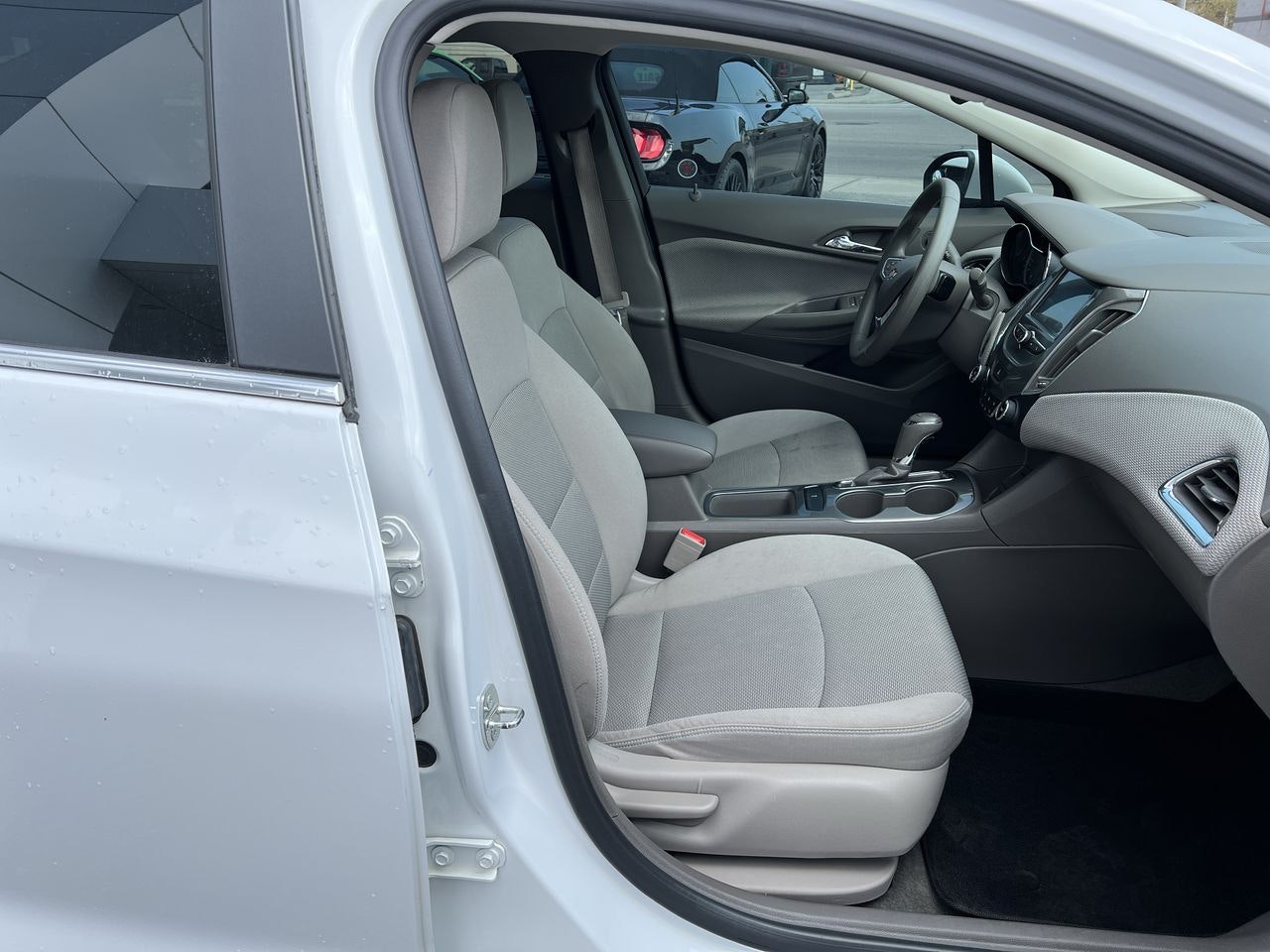 2018 Chevrolet Cruze - P20935 Full Image 23