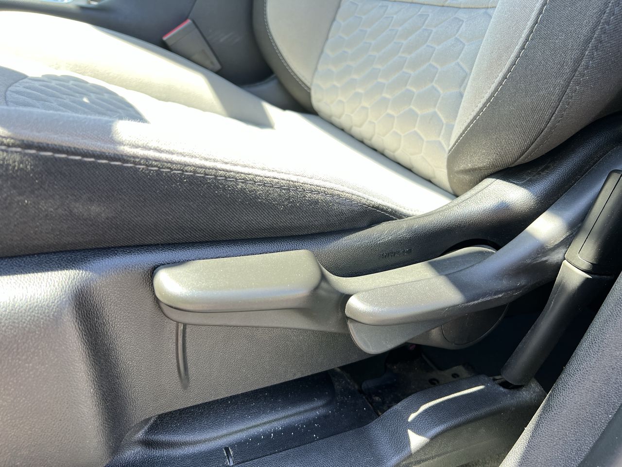 2018 Chevrolet Equinox Ls - P21032 Mobile Image 11