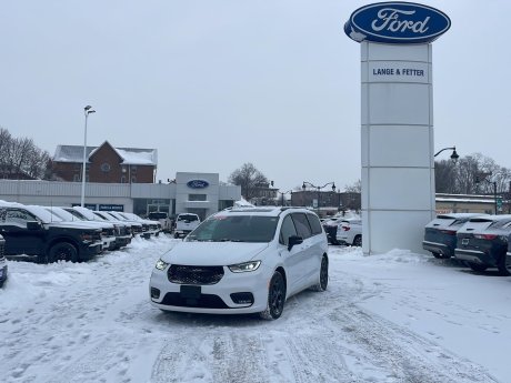 2024 Chrysler Pacifica Hybrid Premium S Appearance | GREAT HYBRID FUEL SAVINGS | 