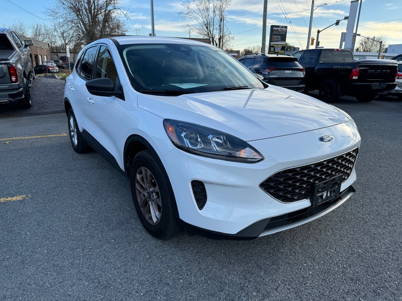 2022 Ford Escape SE (24496A) Main Image