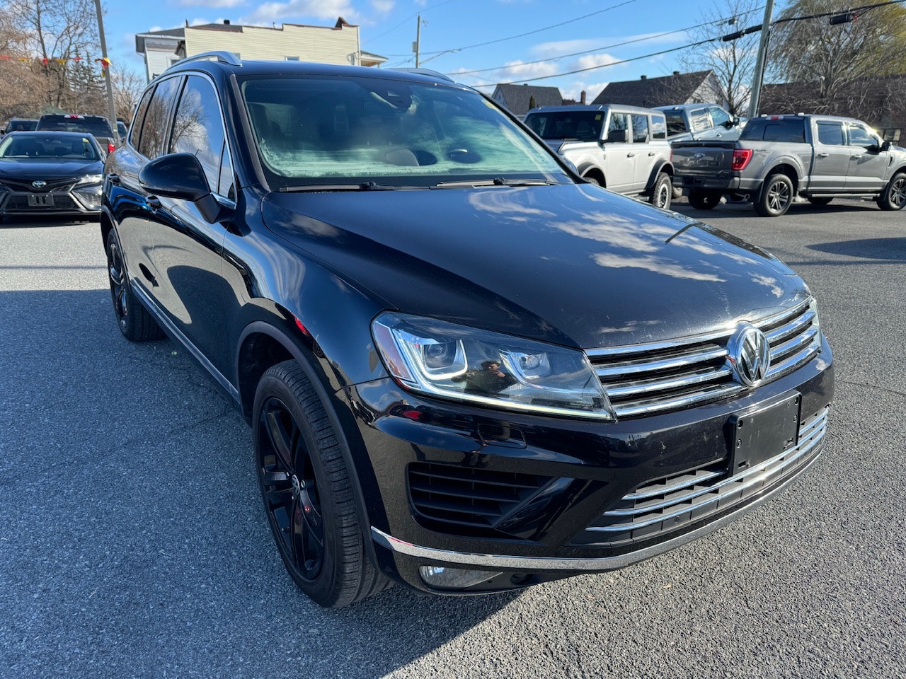 2017 Volkswagen Touareg Wolfsburg Edition (25016H) Main Image