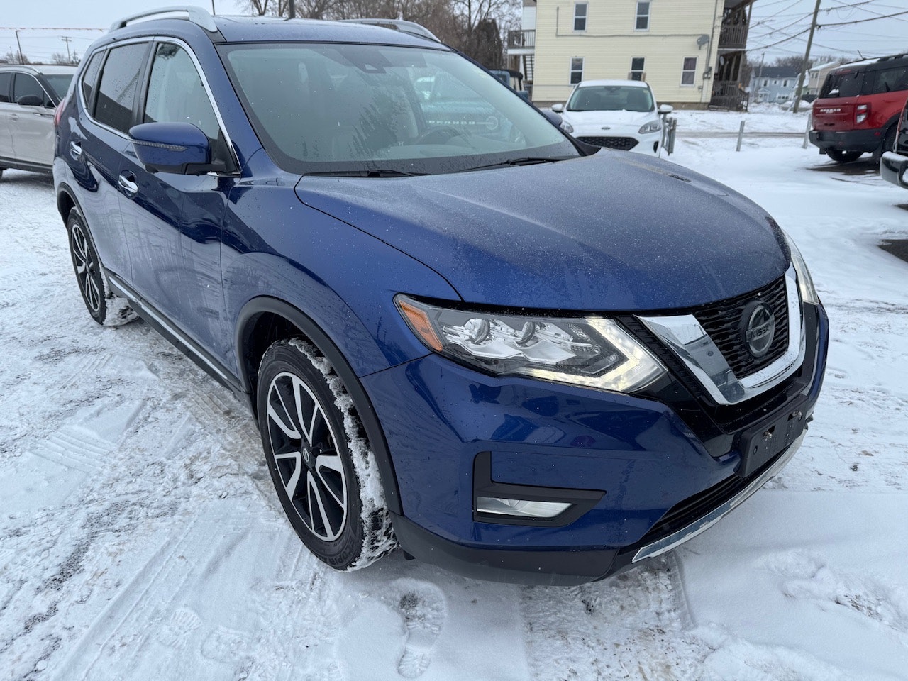 2020 Nissan Rogue (25031A) Main Image