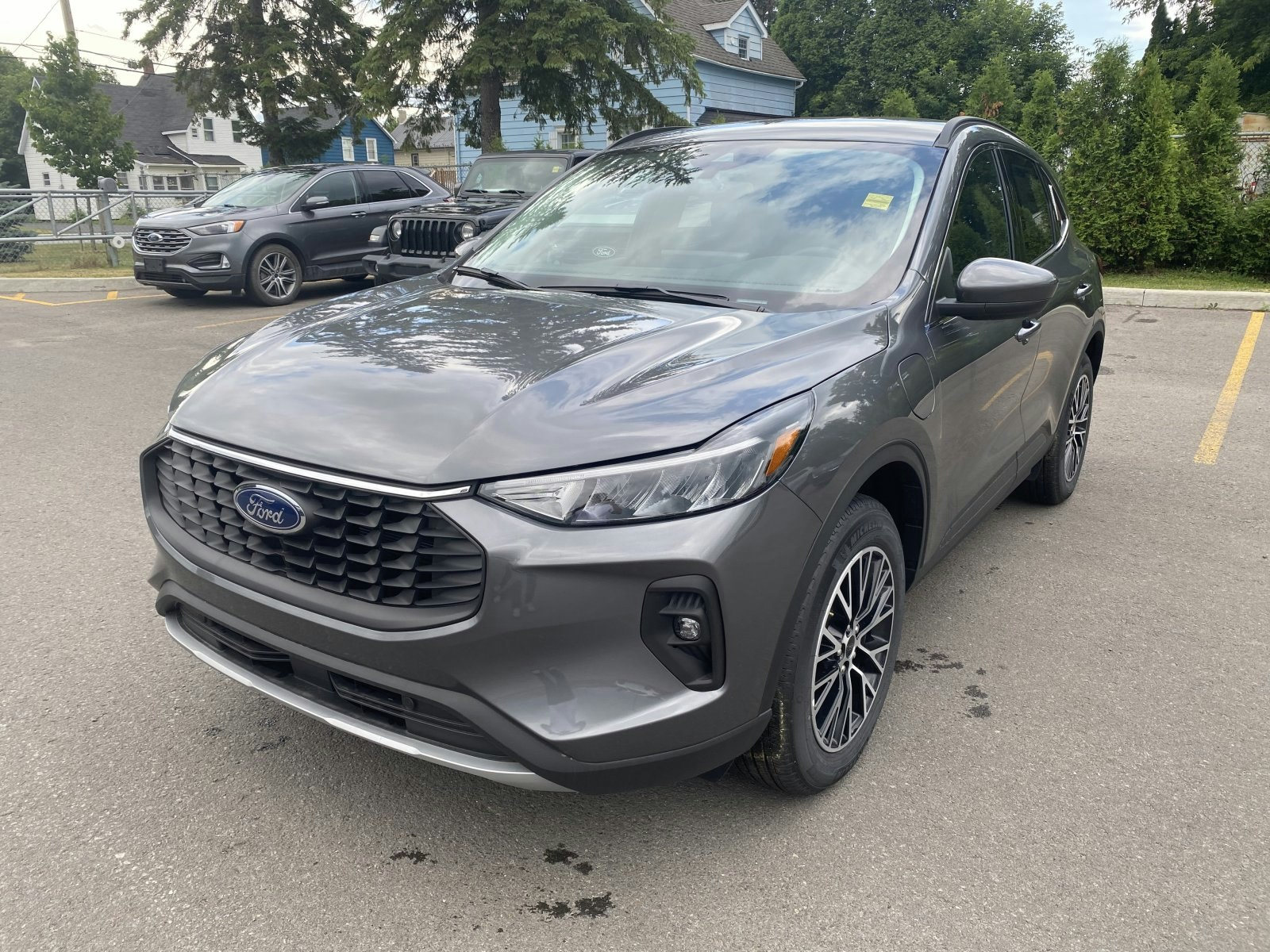2025 Ford Escape PHEV (25154) Main Image