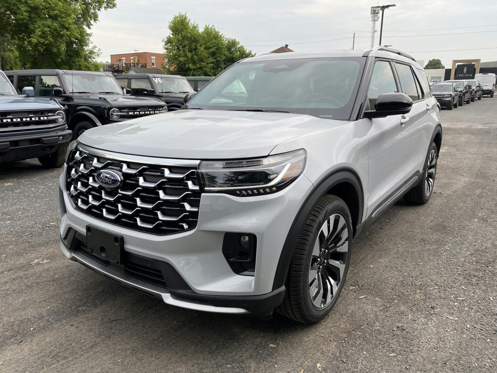 2025 Ford Explorer PLATINUM (25469) Main Image