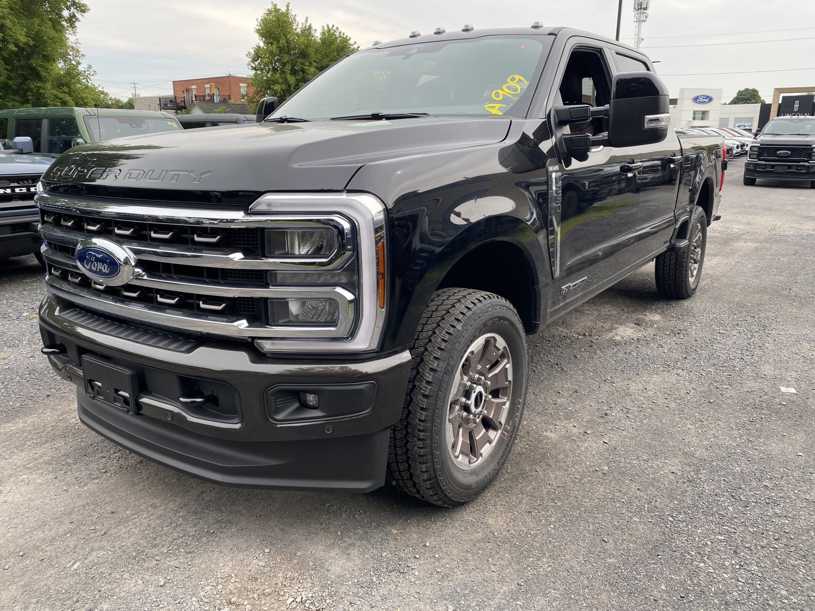 2025 Ford Super Duty F-250 SRW XL 4WD Crew Cab 6.75' Box (25557) Main Image