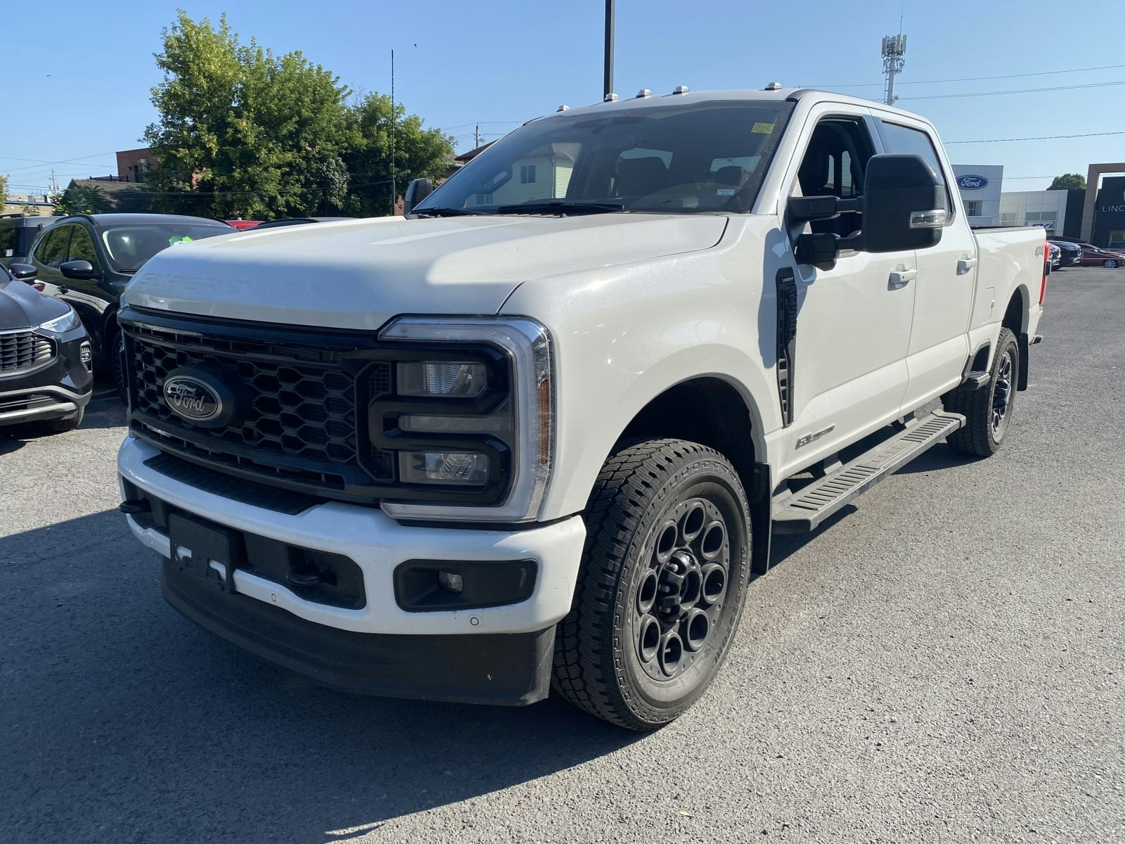2025 Ford Super Duty F-350 SRW LARIAT (25619) Main Image