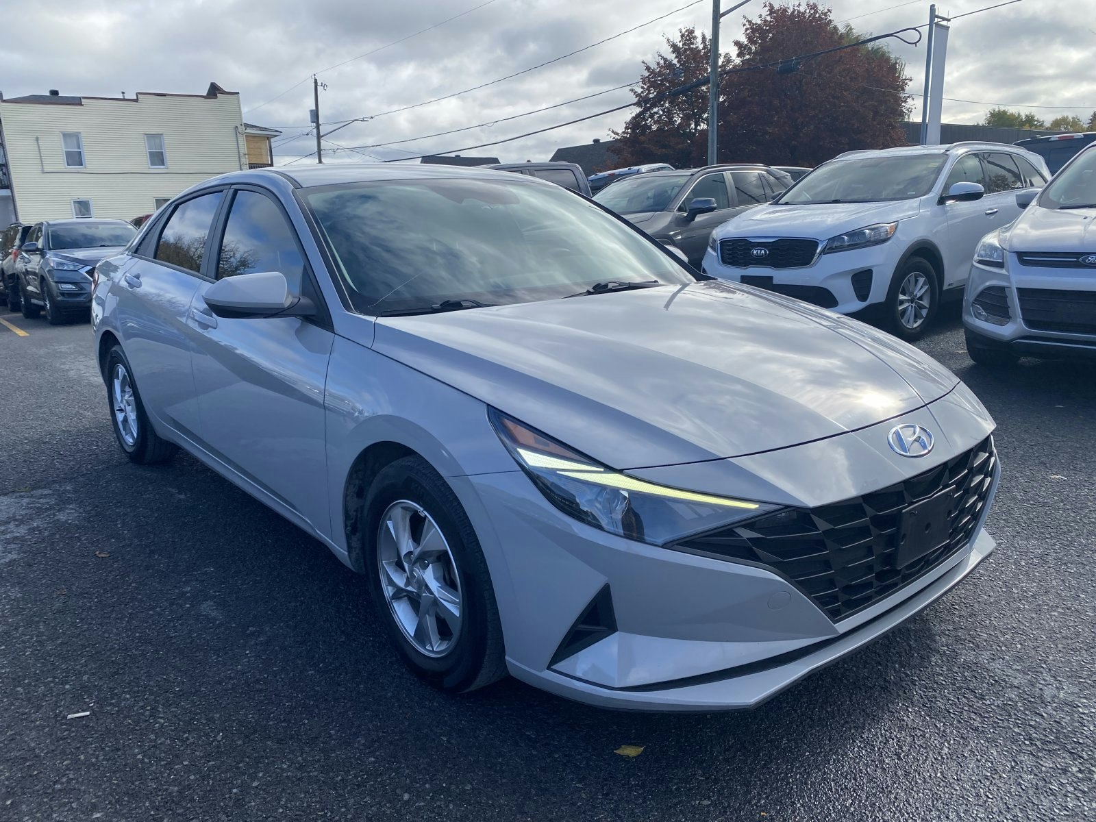 2021 Hyundai Elantra Essential (25596A) Main Image