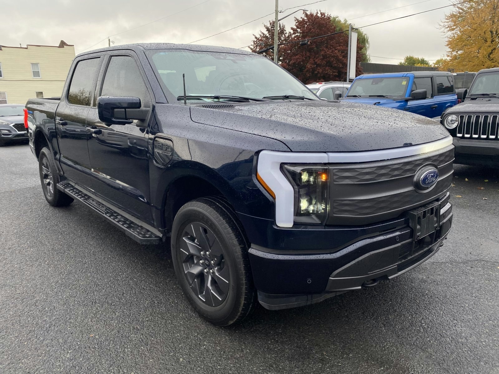 2023 Ford F-150 Lightning LARIAT (25728A) Main Image