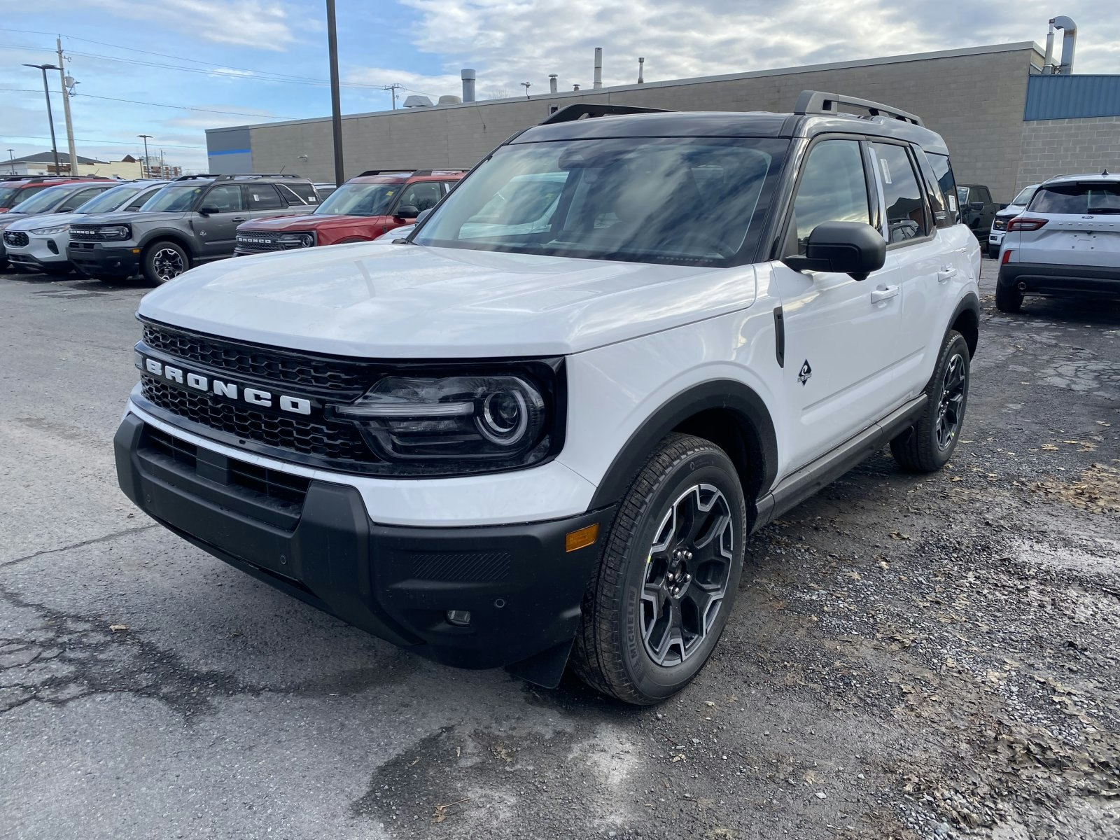 2025 Ford Bronco Sport Outer Banks (25761) Main Image