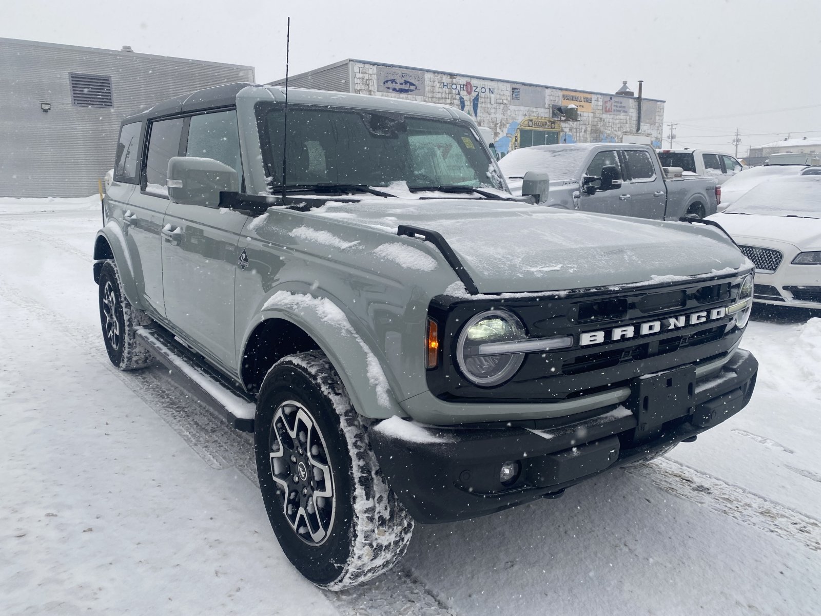 2023 Ford Bronco (25747B) Main Image